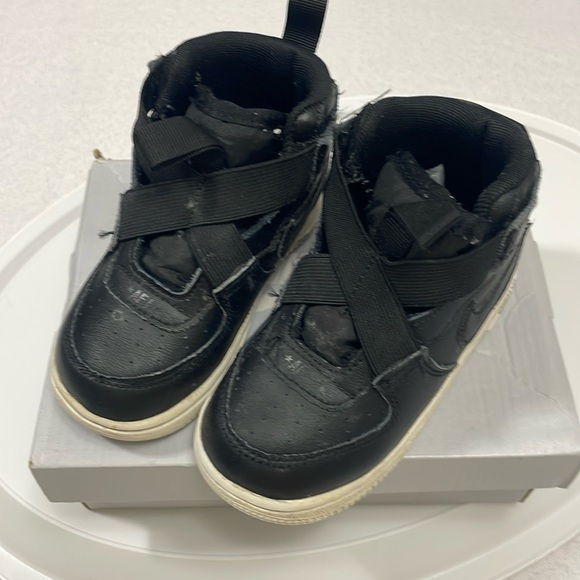 Size8 Nike - Picture 1 of 5